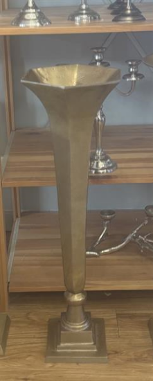 Picture of GOLD TRUMPET HEX VASE 35"